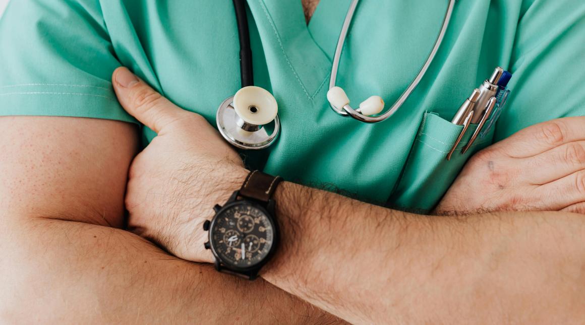 Crop unrecognizable doctor with stethoscope